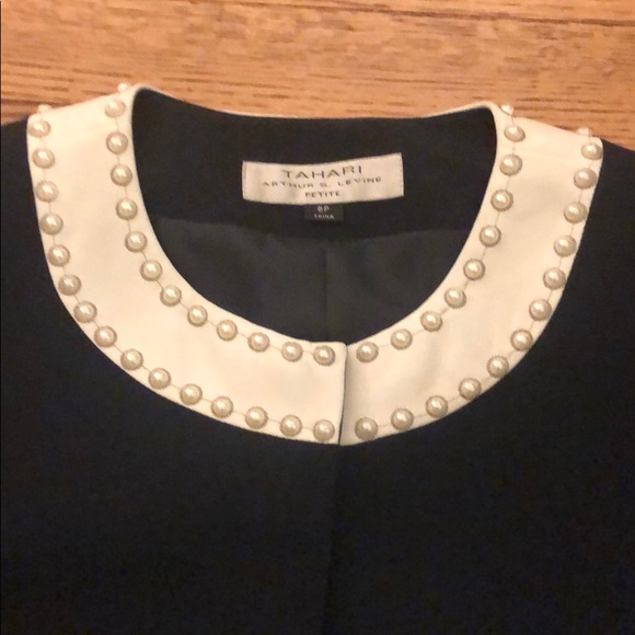 Tahari black with white pearl collar blazer sz:8P - Picture 2 of 7